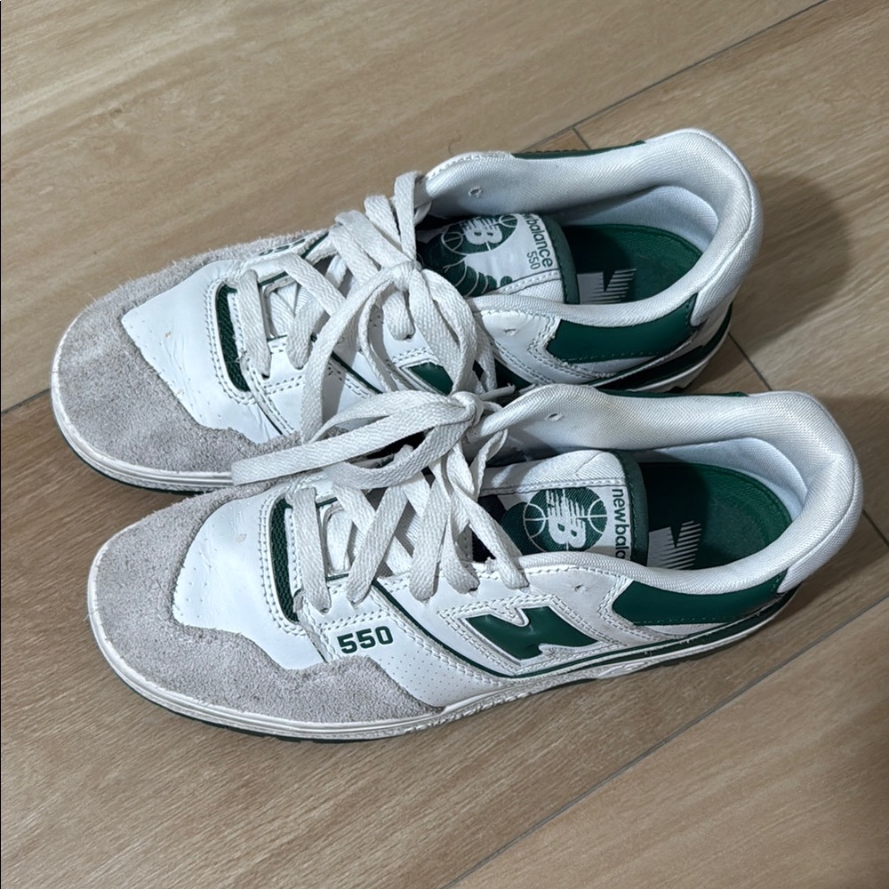 New Balance 550 White and Green Classic Sneakers (Men size 6.5/ women size 8)